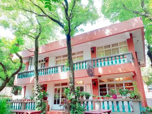 淡水私房景點【尋根園】充滿綠意盎然的景觀餐廳/淡江中學不能說的秘密/走進巨星周杰倫浪漫愛情場景/隱藏校園裡平價美食餐廳