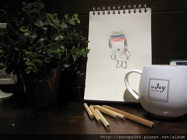 （捷運板橋站）In Joy chocolate之板橋站一樓大廳咖啡店裡畫素描