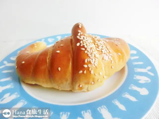 
【新北三峽】康喜軒金牛角 | 原味禮盒10入 奶油香酥外皮 鬆軟麵包層次分明 簡單樸實的下午茶
