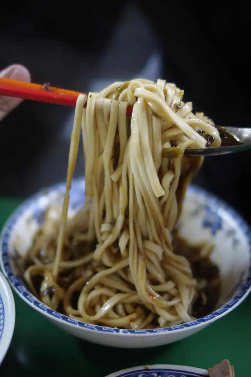 台北西門町美食~萬國酸菜麵~鹹香與圓潤的多層次口感