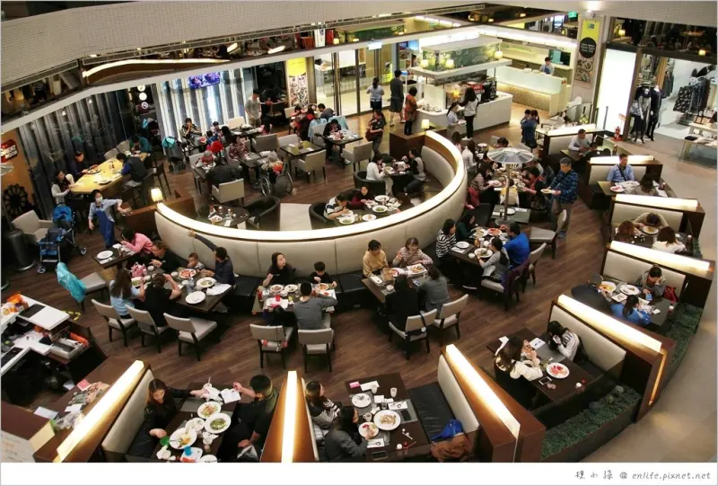 [台中美食] 臺中公園智選假日飯店 ∣ Great Room聚坊：台中公園美食.平價buffet.日曜天地* 輕鬆歡聚吧269.兒童169！早午餐.素食.輕鬆吃都好～+69義大利麵+99魚排+129烤