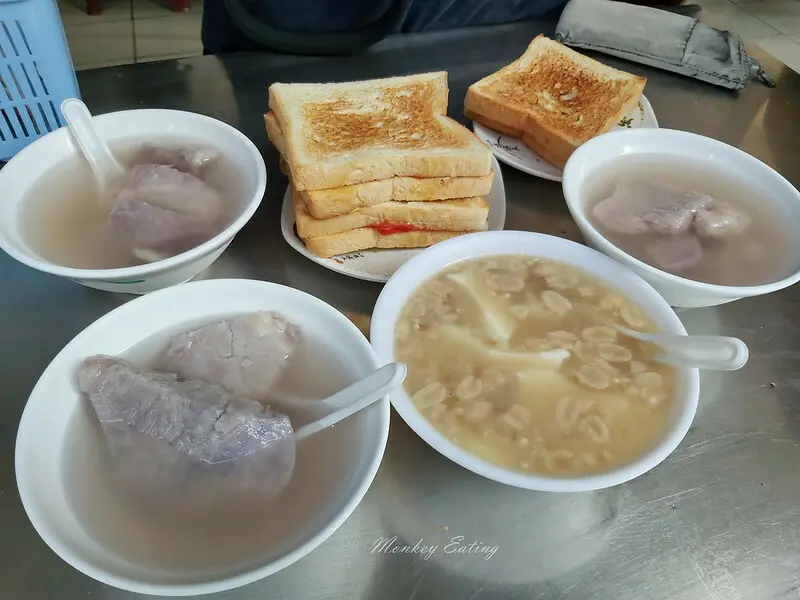 【台中中區】阿斗伯冷凍芋│中華夜市人氣老字號小吃，必點芋仔豆花烤土司，在地人宵夜首選