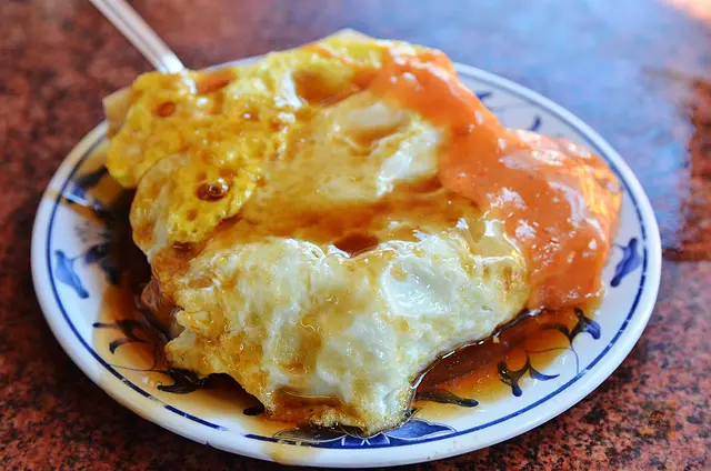 <台中中區>食記:王記菜頭粿糯米腸~第二市場內便宜且大份量的小吃~菜頭粿和糯米腸都很不錯，近台中火車站、台中公園