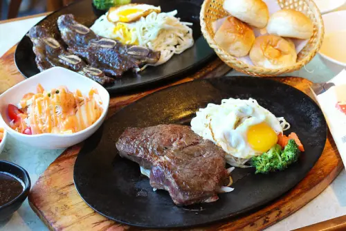 台中美食｜一心牛排-主打零分切、火焰牛排，台中人的懷舊好味道