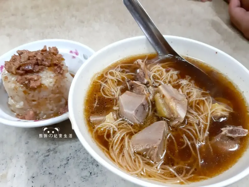 【台中美食】富貴亭飲食店，2020米其林必比登名單美食小吃，隱身巷弄在地深耕一甲子，當歸湯頭清甜爽口不油膩，鴨肉軟嫩不柴超好吃