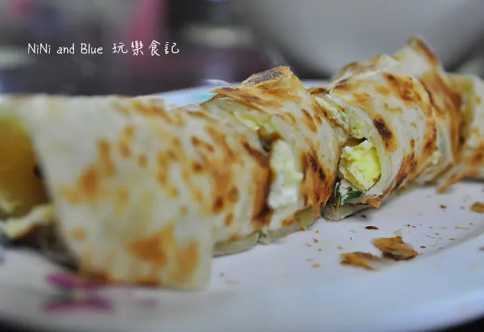 【台中】三佳早點，巷仔內台中在地人傳統早餐。晚來吃不到爆餡蔥餅、酥皮蛋餅，另類誠實商店。食尚玩家、多家電視媒體報導