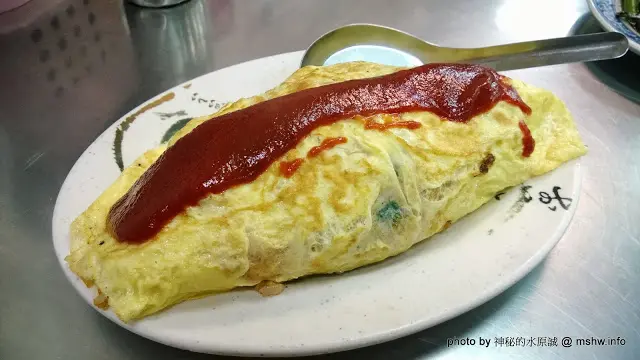 【食記】琳瑯滿目的菜色,蛋包飯大推 @ 台中中區-中華夜市-50年代台北老牌蚵仔麵線