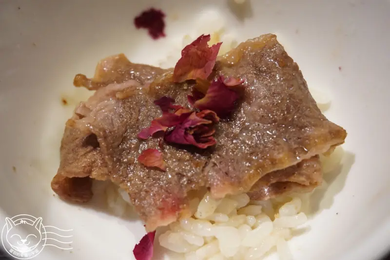 【星羽是吃貨-台中】份量十足的銅盤烤肉，雞肉好吃到爆表，若餐點品項稍加調整會表現更好~雲爐鍋物。