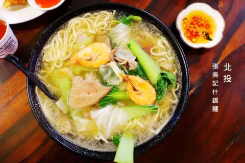 北投美食 ▶ 張吳記什錦麵 ▶ 北投必吃！料多味美大碗公什錦麵 ・古早味現炒料理・招牌黑排骨 北投超人氣排隊美食