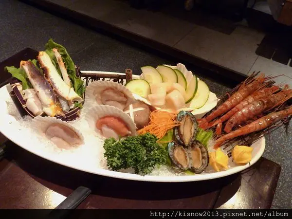 超有氣勢的帝王蟹海鮮盤--鼎王麻辣鍋-光復店口碑券心得              