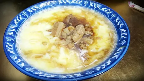 【食．北港】返鄉祭祖第一站，6點就在門口站 。阿豐麵線糊 油飯 ♥ @小馬妞兒&kate媽咪