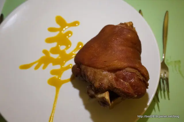 【台中西區】雪莉牛排海鮮餐廳－生日免費享用套餐！點主餐即享有沙拉吧吃到飽喔（台中牛排、西餐）