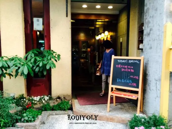 Taichung/美術館/♣ 曼蒂在家 義大利麵 ♣/鐵腿美術展<草間彌生>後的順訪-用料實在的好滋味/2015)/37♥