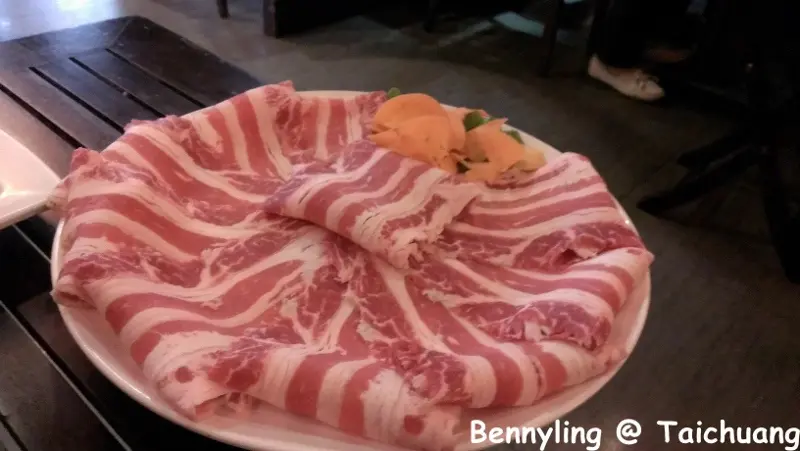 【台中西區】明明點很少，但是卻吃不完之想到就很想衝去吃的麻辣鍋@老四川巴蜀麻辣燙(公益店)