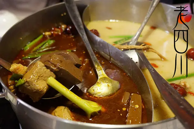 【台中西區】老四川 巴蜀麻辣燙(公益店)－溫潤不嗆喉的麻辣鍋必吃，白湯也好好喝！