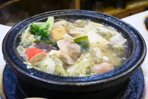 台中西區-九冠樓石頭火鍋-每天都一堆人排隊的平價人氣店