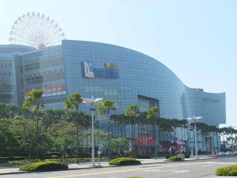 高雄前鎮區景點。統一夢時代購物中心。走進南高雄大型購物地標景點 玩樂吃逛足以好好滿足一整天！