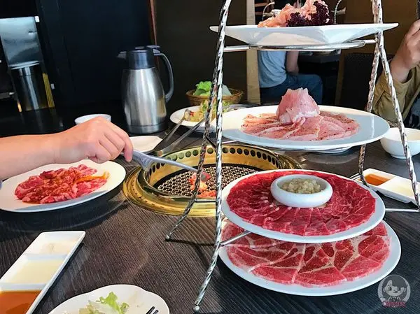 [食記/台中中西區]屋馬燒肉園邸店 台中燒肉首選沒有第二 高價位高品質 超級之難訂位 各時段場場爆滿