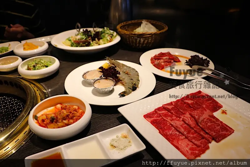 |台中西區‧食| CP值超高的人氣和牛燒肉店《屋馬燒肉料亭》適合慶生週年慶祝.