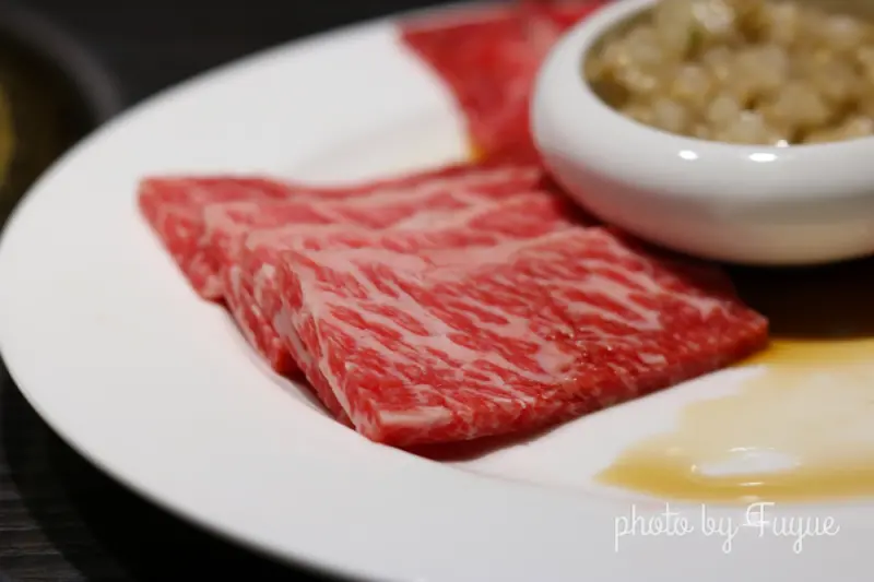 |台中西區‧食| 食材鮮美高CP值和牛燒肉店《屋馬燒肉料亭 園邸店》二訪/超高的人氣一定要先訂位/附菜單