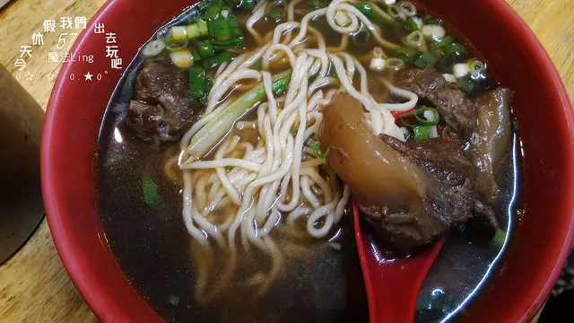 [彰化♥和美淳牛肉麵]豪華版牛肉帶肉筋頭麵。黃帝腱牛肉麵
