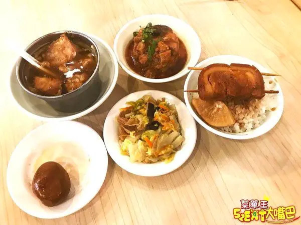 彰化市美食爌肉飯》阿章爌肉飯筒仔米糕菜單價位大公開！彰化美食三寶之一的深夜食堂爌肉飯~彰化市必吃美食小吃餐廳推薦。