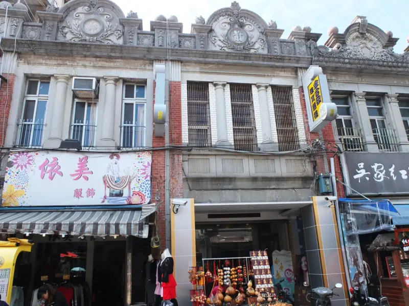 高雄旗山區景點。旗山老街。紅磚巴洛克式風格老街商圈 大買特買在地農特產香蕉製品最佳伴手禮