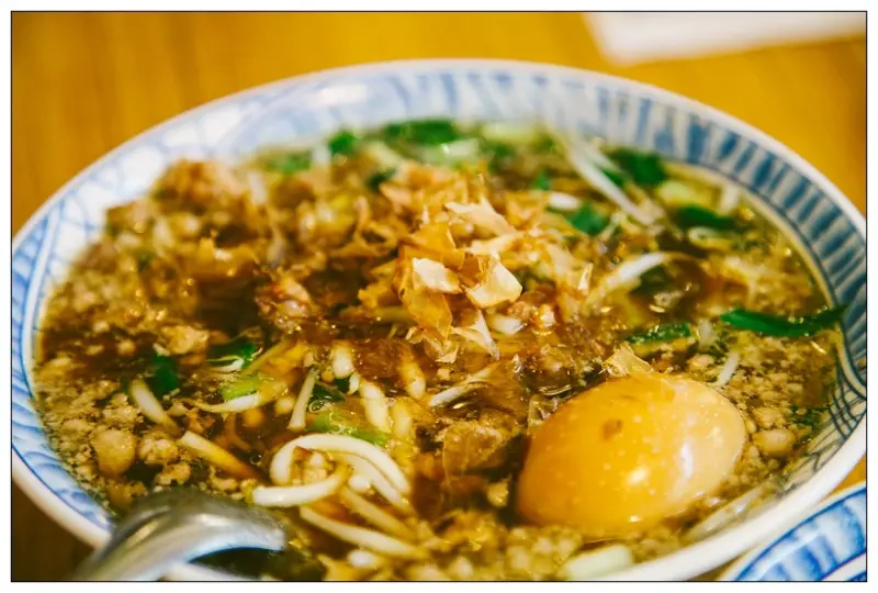 【食記】 台東 榕樹下米苔目_柴魚片在跳舞的Q彈米苔目