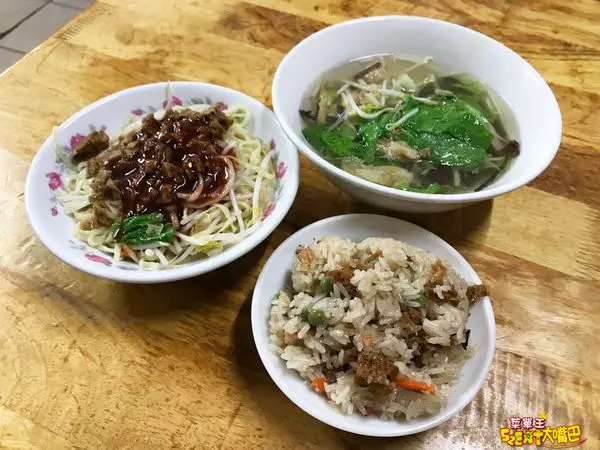 【和美素食圓環菜單價位大公開】在地人從小到大的古早味乾麵～彰化和美必吃美食小吃餐廳推薦！招牌菜番茄乾麵、沙茶乾麵、豆包湯、豆筍湯。