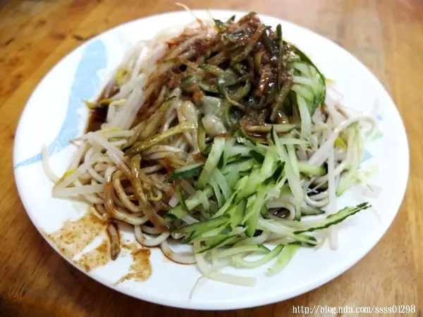 屏東市美食。楊家涼麵。在地超夯30年涼麵 醬香清爽開胃 免費供應味噌湯喝到飽