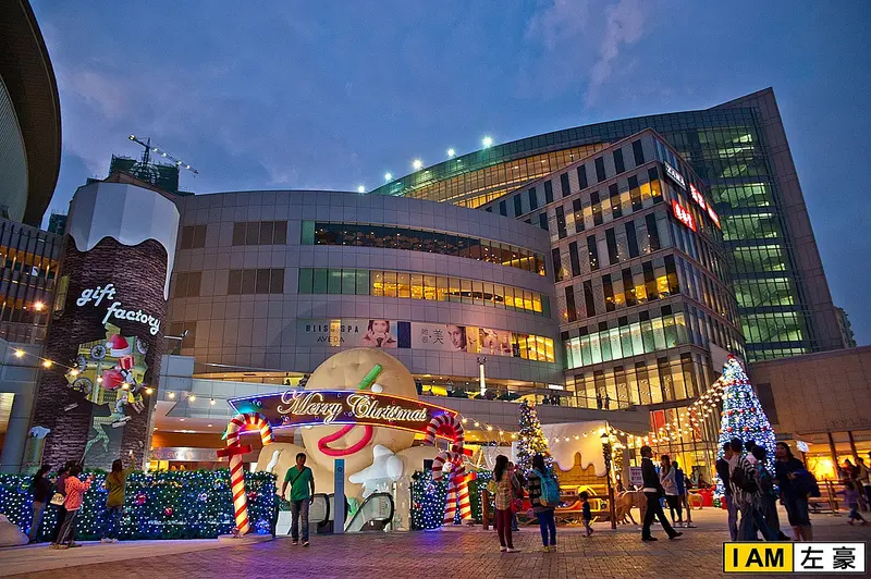 [夜景] 高雄。漢神巨蛋耶誕氣氛樂