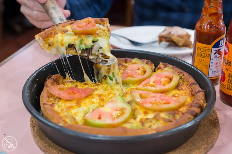 美式·食話食說｜蘇阿姨比薩屋，炸雞比薩更搶手，不訂位吃不到的25年老店/國父紀念館站/東區美食/台北老店/老美式