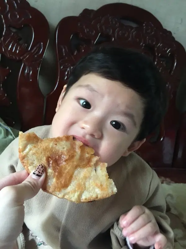 湄南小鎮月亮蝦餅~原來在家使用烤箱也能烘烤出好吃的蝦餅喔!又香又脆~大人小孩都愛吃^^        
      