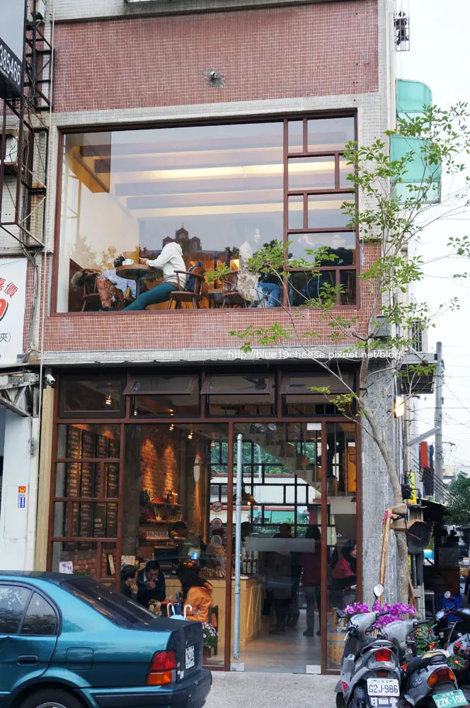 員林 右舍咖啡 - 真是一家撫慰人心的咖啡館阿.面員林公園的好視野.大推起士蛋糕...