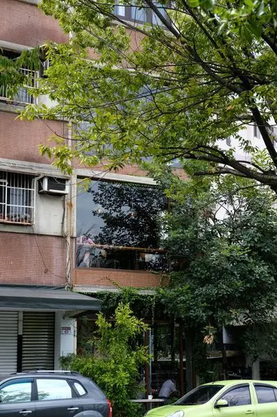 【彰化・員林】右舍咖啡＃綠意攀附，陽光灑落的咖啡廳