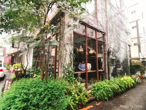 【彰化‧員林】右舍咖啡vicinocafe-心中第一的手沖咖啡老宅改建玻璃屋設計排隊也值得