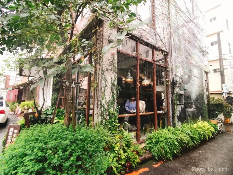 【彰化‧員林】右舍咖啡vicinocafe-心中第一的手沖咖啡老宅改建玻璃屋設計排隊也值得