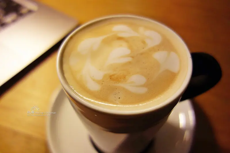 |信義區下午茶|1315Coffee+給自己一杯咖啡的時間+不限時有插座+椅子很舒適