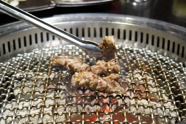 高雄鼓山區=<食>碳佐麻里精品燒肉~無懈可擊燒肉，我是超強調阿咖=