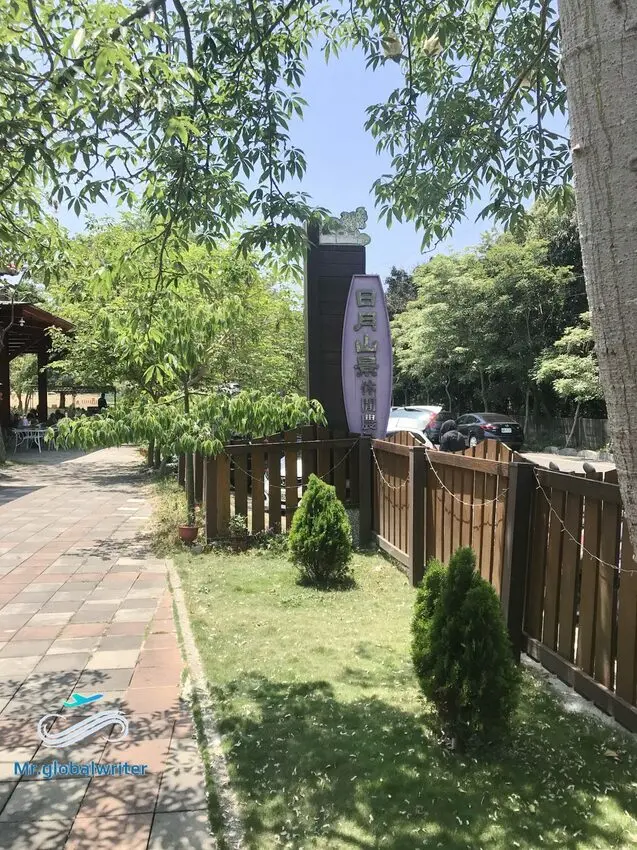 【彰化景點推薦｜日月山景休閒農場(免門票)Famous spots in taiwan】親子同遊，聚餐、溜滑梯、餵羊和餵牛，乘坐小火車