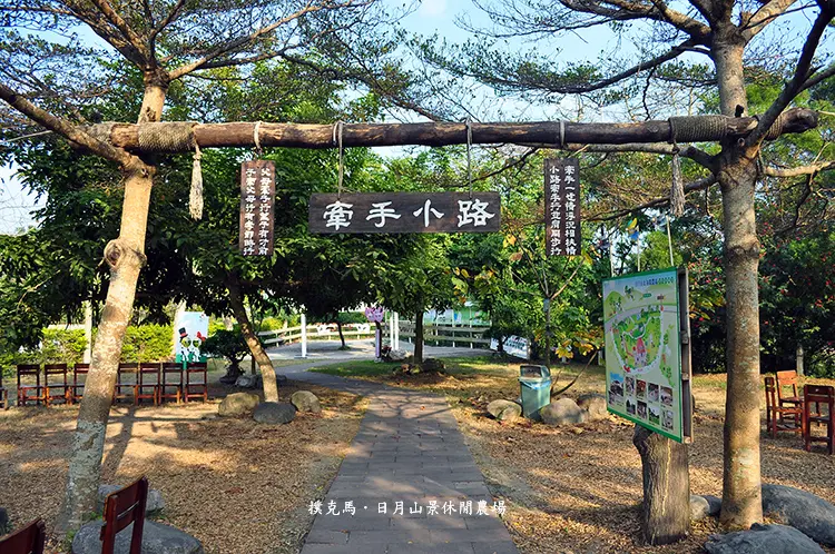 餵牛、看羊、賞鷹(季節限定)通通有，親子互動的好去處：日月山景休閒農場