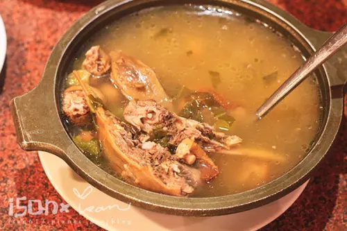 「老地方客家菜」超純正客家料理人氣店，東西不貴而且很好吃，大推酸鵝頭湯