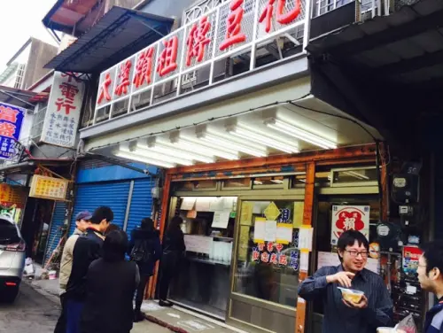 【老寶食記】大溪 賴祖傳豆花~Q到會彈斷牙的祖傳排隊秘術
