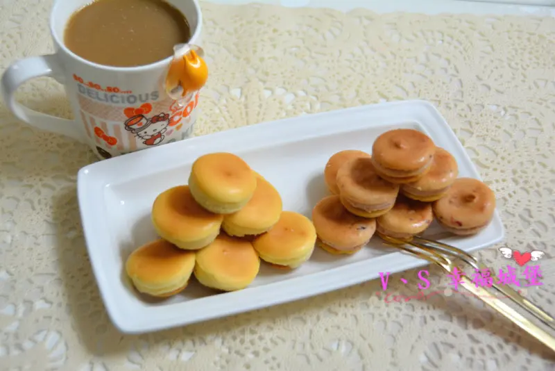 【宅配美食】大溪老街70年老店 杏芳食品 ~ 新品 真草莓乳酪球 + 經典原味乳酪球 ，一口一個讓你一不小心就吃完了