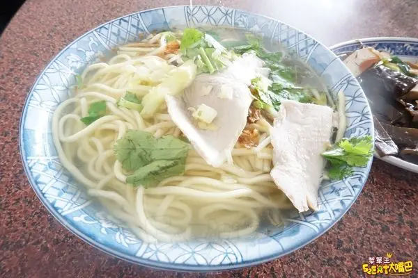 三義美食客家麵》金榜麵館菜單價位大公開！三義必嚐的當地客家美食~推薦 豬頭粄條、乾餛飩、牛肉麵。