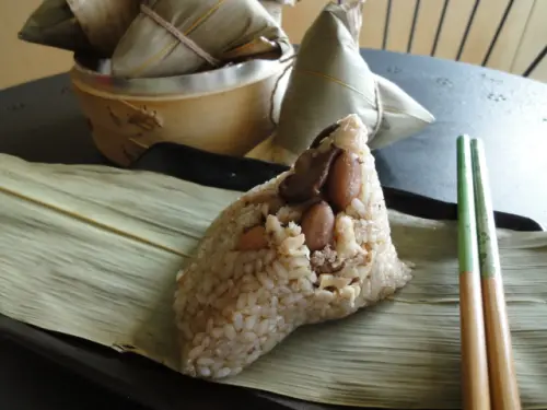 (美食 新北市) 石門劉家肉粽 ~ 40年老店日賣上萬粒25元大肉粽