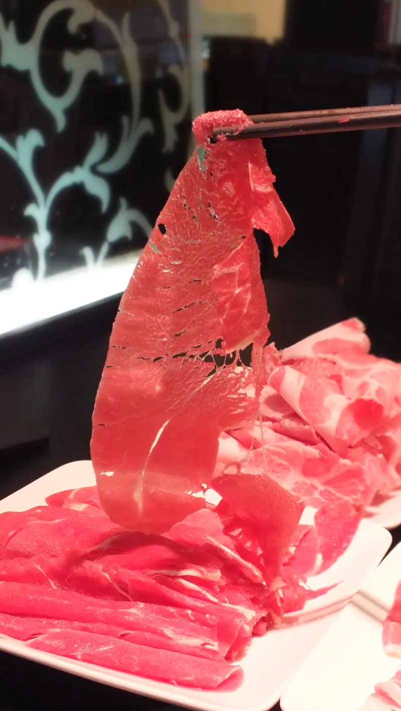 精彩火鍋。獨家七種自製湯底。平價火鍋吃到飽。好友相聚。公司行號聚餐的好所在