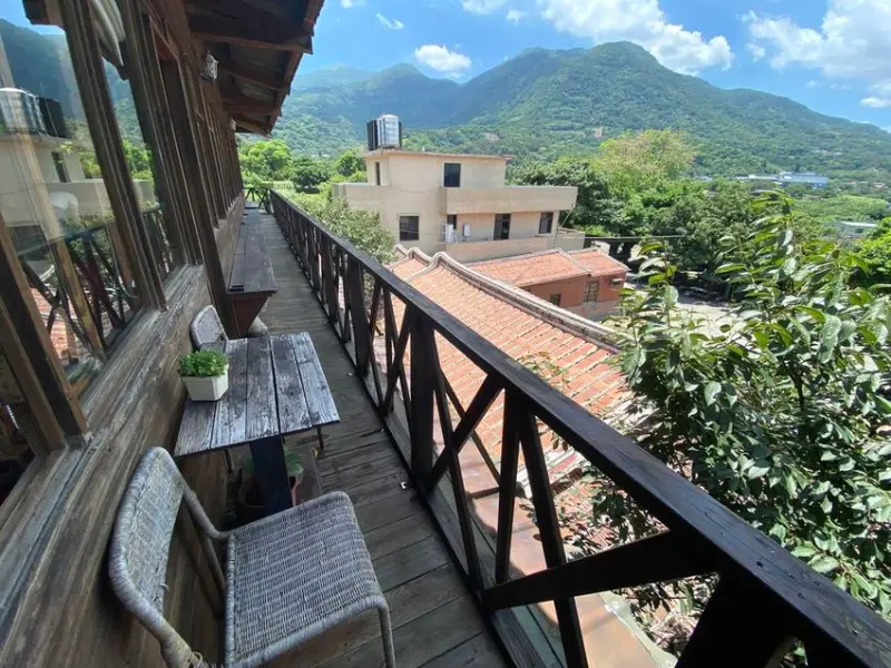 【新北淡水-石牆仔內咖啡館】山林間的百年古厝咖啡館.寵物友善餐廳