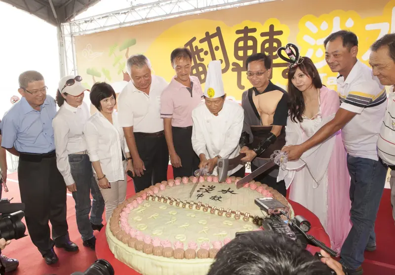 緣道觀音廟與淡水居民同樂 「翻轉淡水樂活團圓」吃月餅 闖關 摸彩氣氛超嗨