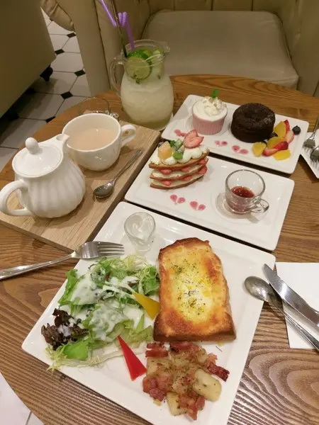 Monteur 夢甜屋(中山門市)-夢幻路線的下午茶 讓人一吃就難以忘懷的甜點 顛覆年輪蛋糕的印象